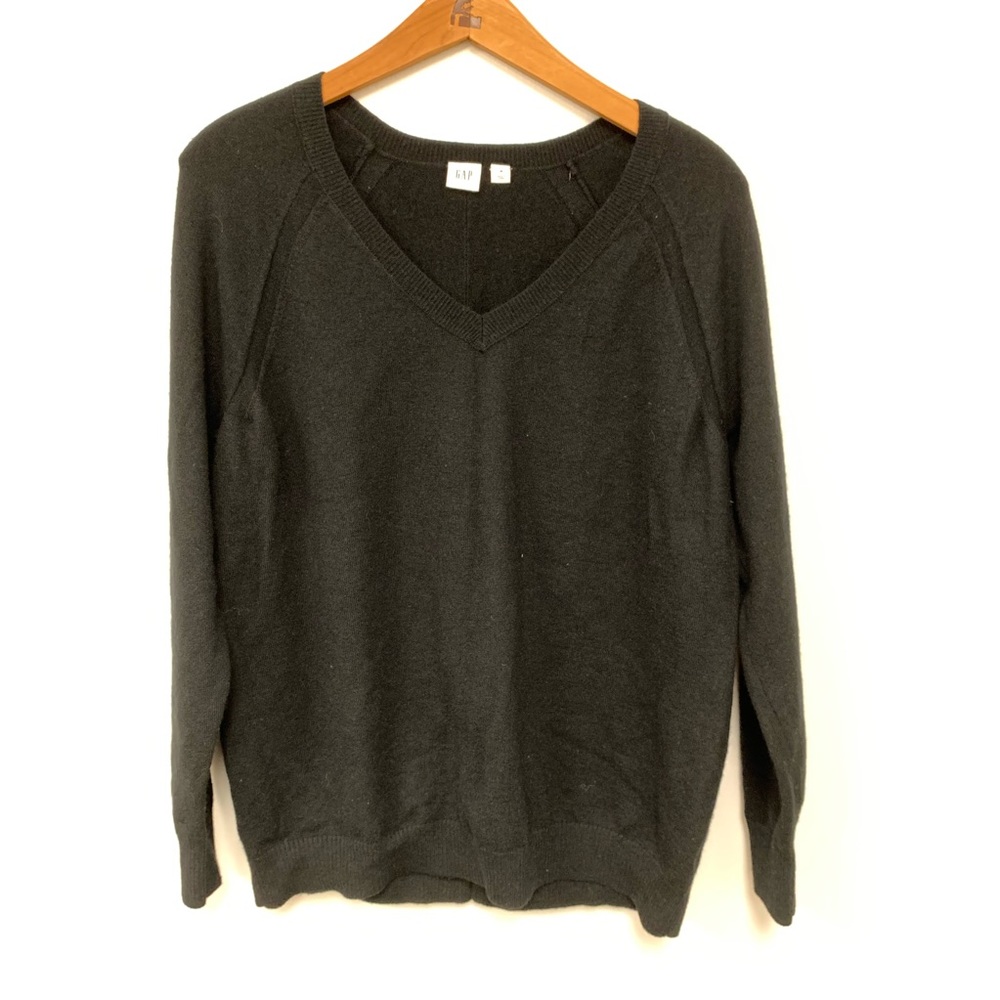 4/$19🔥 black v neck sweater